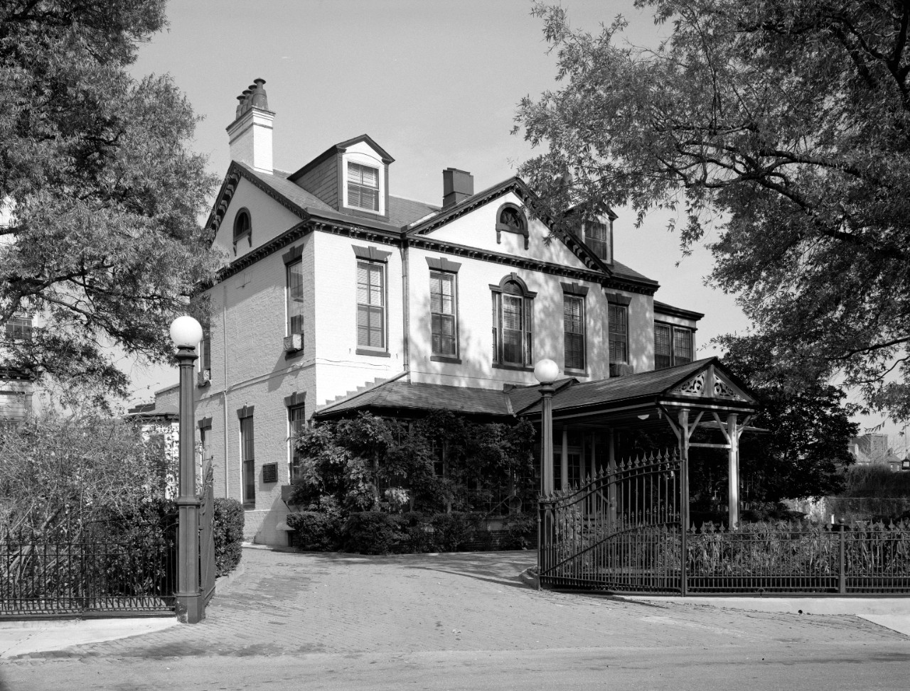 HABS-DC-WASH-74A-3:    Tingey House, Washington Navy Yard, 1936.   Historic American Buildings Survey photograph.   Courtesy of the Library of Congress.   