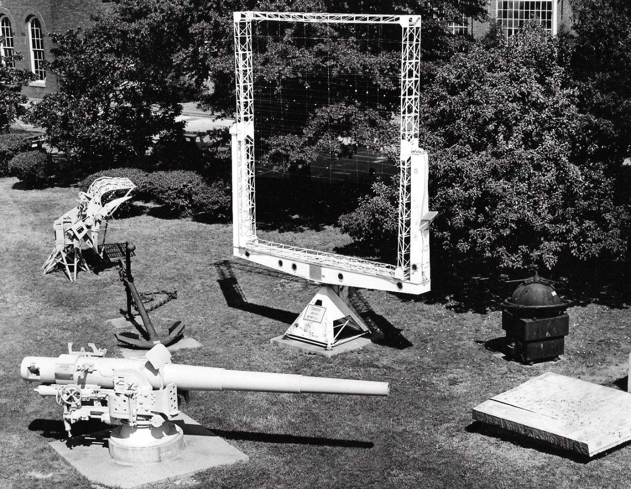 NMUSN-147:   Willard Park, Washington Navy Yard, Washington, D.C. 1970s.     XAF radar, with radars from USS South Dakota to the left.    Center German 5” inch Naval Gun from World War I.   View faces north.    National Museum of the U.S. Navy Photograph Collection.  