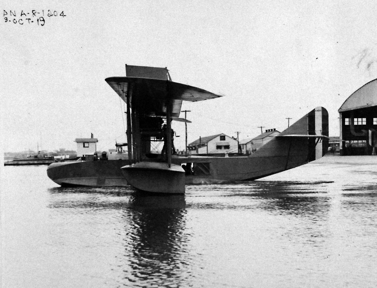 <p>80-G-1050: H-16 shown on October 9, 1919.</p>
