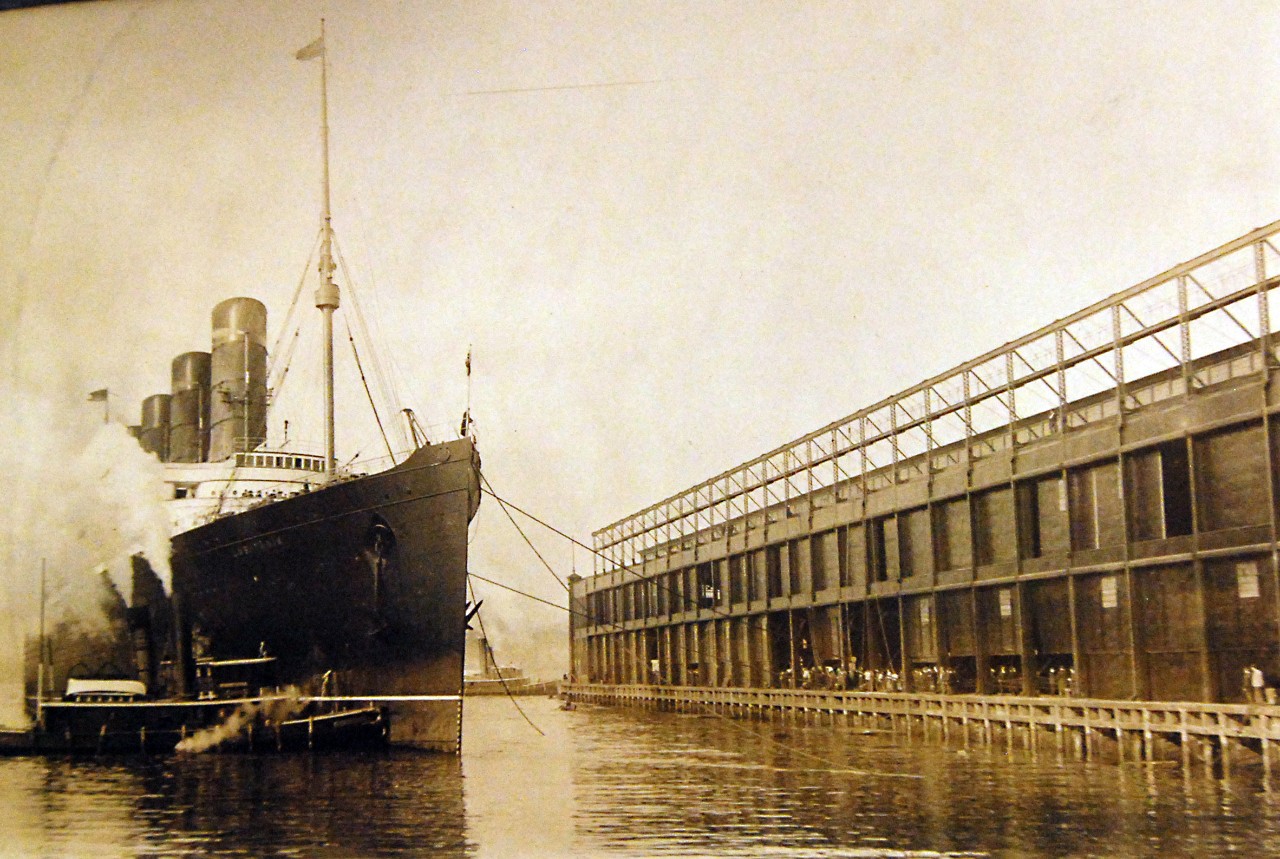<p>LC-USZ62-55382: RMS Lusitania coming to new pier, November 20, 1908.&nbsp;</p>
