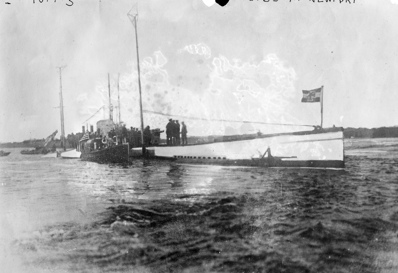 <p>LC-USZ62-38934: German submarine U-53 at Newport, Rhode Island, October 1916.&nbsp;</p>
