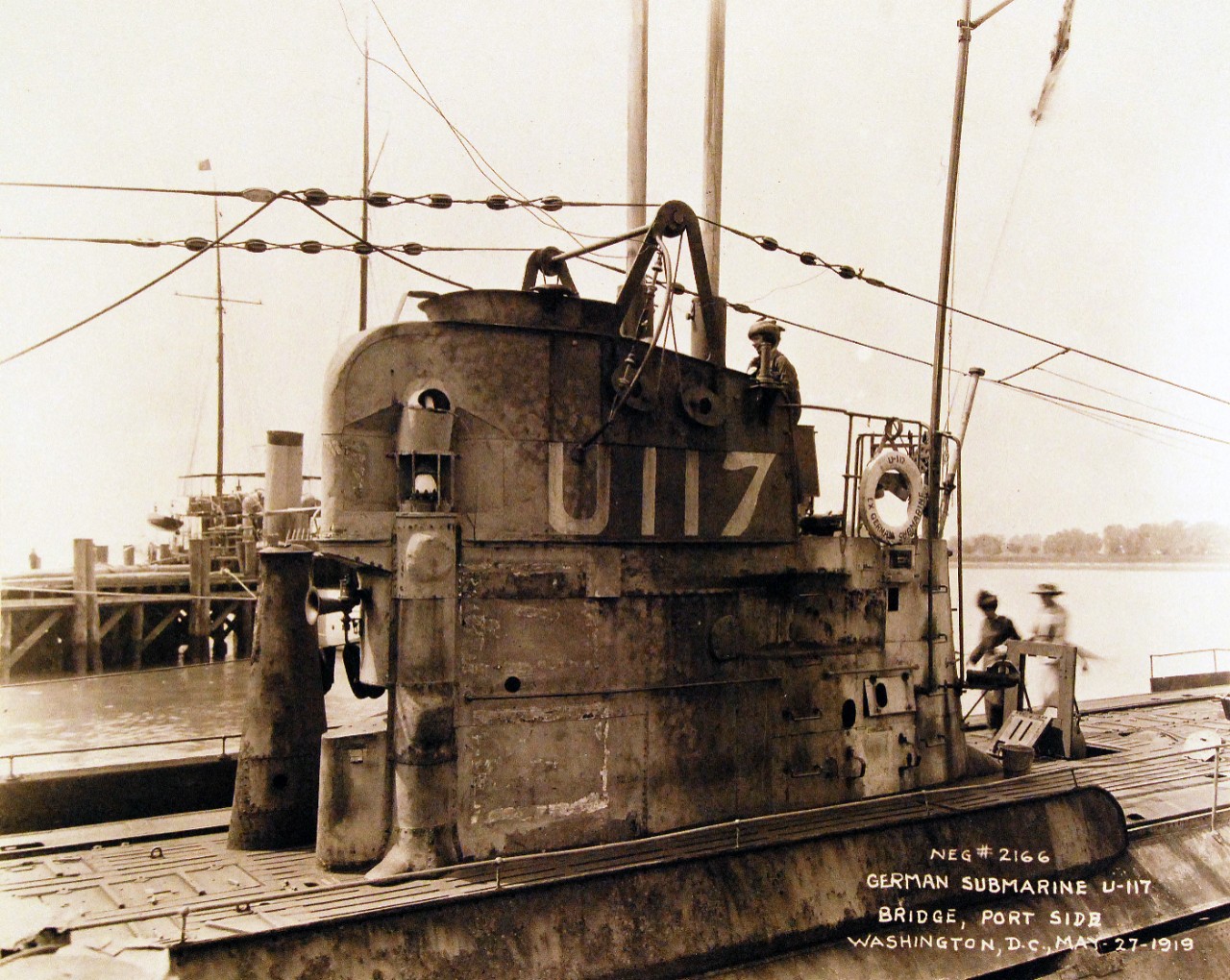 <p>19-N-3634: German submarine, U-117, torpedo tube shutters showing one open, Philadelphia Navy Yard, Philadelphia, January 27, 1920.</p>
