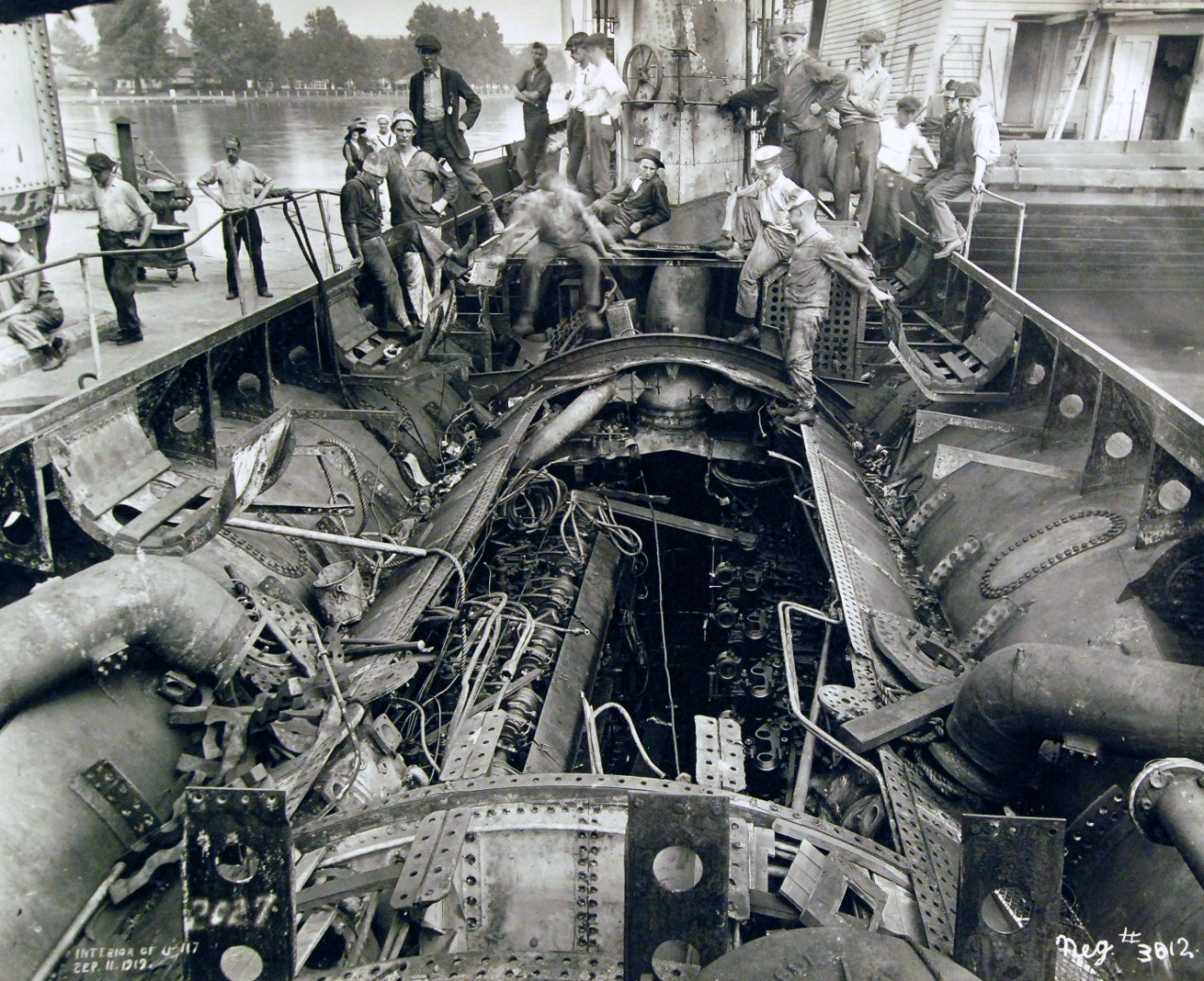 <p>19-N-3612: German submarine, U-117, interior view, September 11, 1919.&nbsp;</p>
