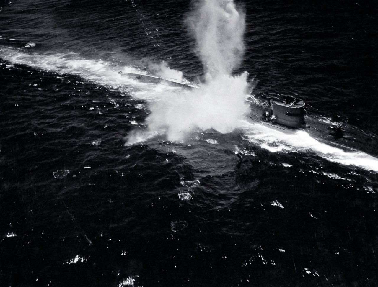 <p>80-G-68693: Air Attacks on German U-boats: WWII German U-boat, U-118, attacked and sunk by aircraft from USS Bogue (ACV 9), June 12, 1943.&nbsp;</p>
