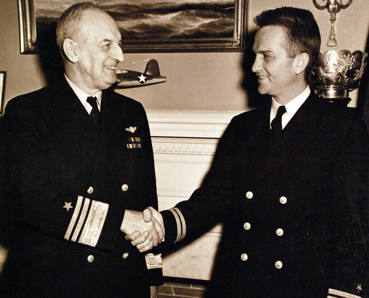 <p>80-G-43658: Sinking of German U-boat, U-405. Vice Admiral Frederick J. Borne congratulates Lieutenant Commander Charles H. Hutchins, USNR, on his promotion to the rank of Lieutenant Commander, November 11, 1943.&nbsp;</p>

