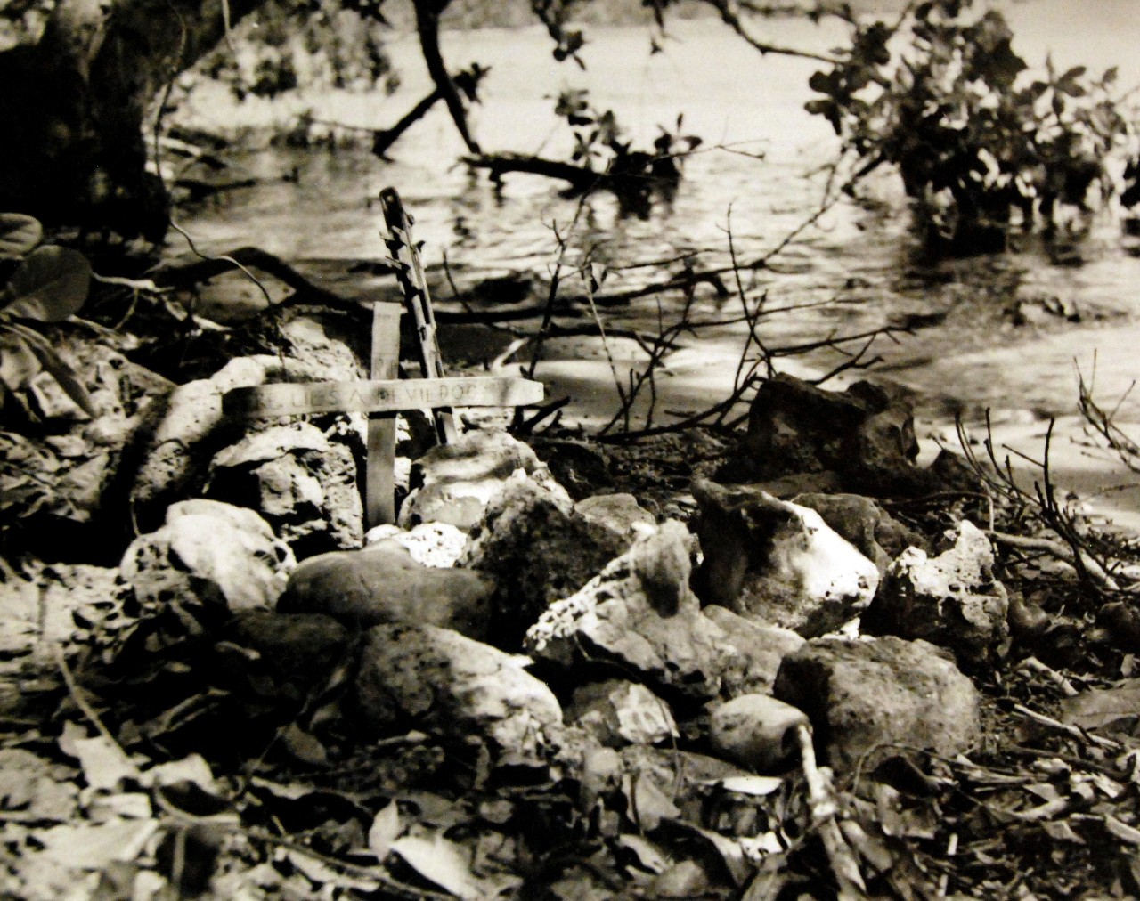 LC-Lot-801-12:  Guadalcanal Campaign, 7 August 1942 – February 9 1943.  Guadalcanal, Solomon Islands, 1942.  The final resting place of an unknown Marine, who was killed in action on the west bank of the Matanikau river.  U.S. Marine Corps Photograph-52765.  Photographed through Mylar sleeve.  Courtesy of the Library of Congress.   (2015/11/06).