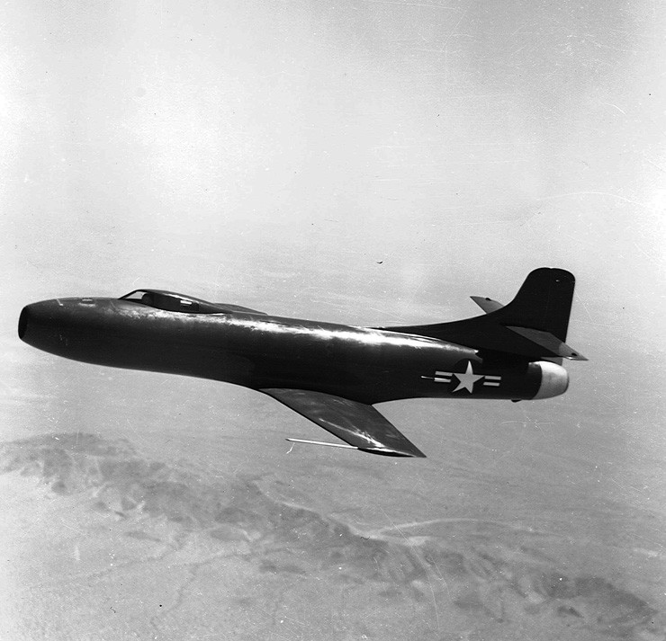 Photo of a D-558-1 Skystreak in flight.