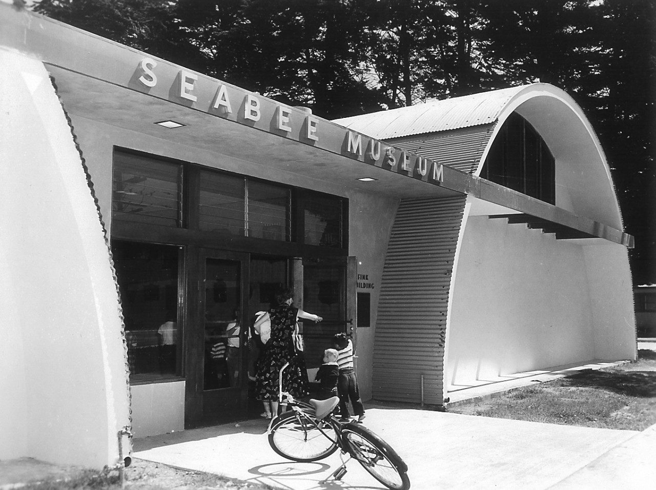 museum entrance 1960
