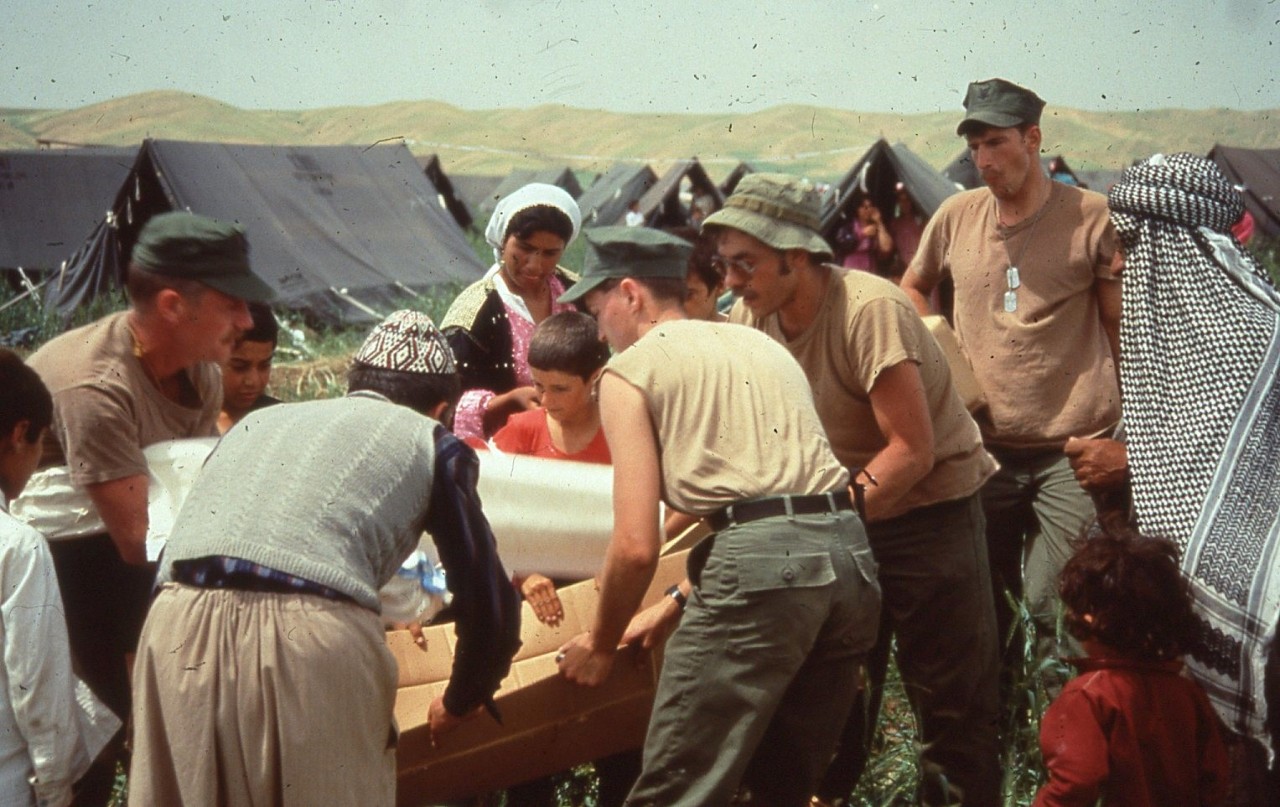 <p>Red Rats Working with Local Kurds Erecting Refugee Tents as part of Operation Provide Comfort, Kurdistan, 1991.</p>
