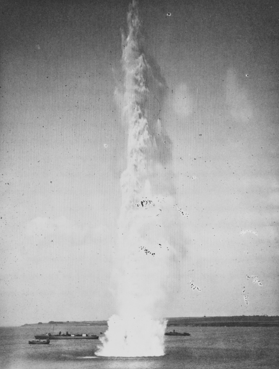 Explosion of a naval defense mine, 1907