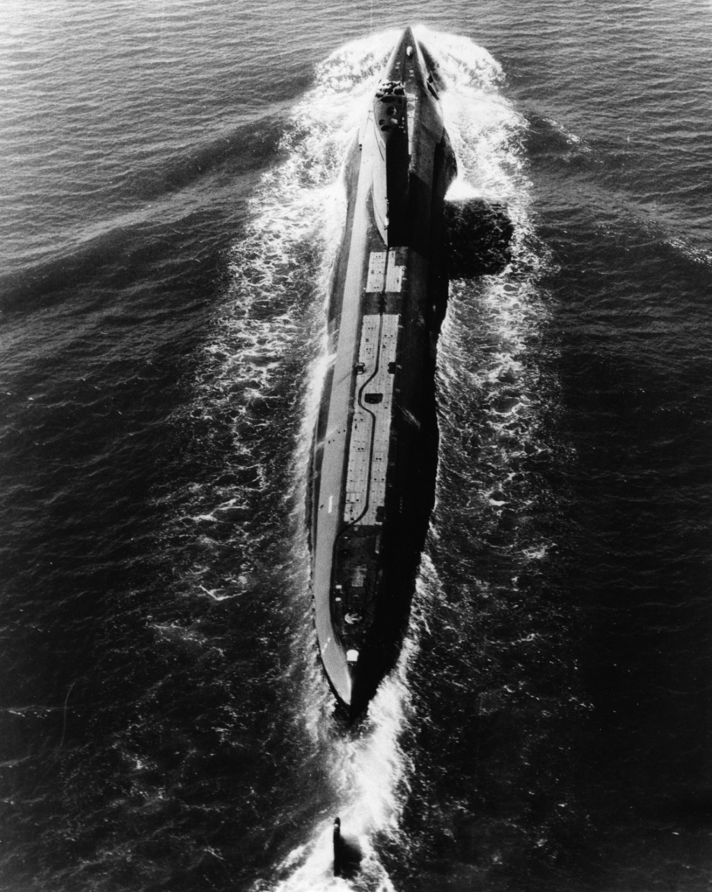Overhead aerial view of nuclear powered attack submarine USS Sargo (SSN-583) underway, September 1958.