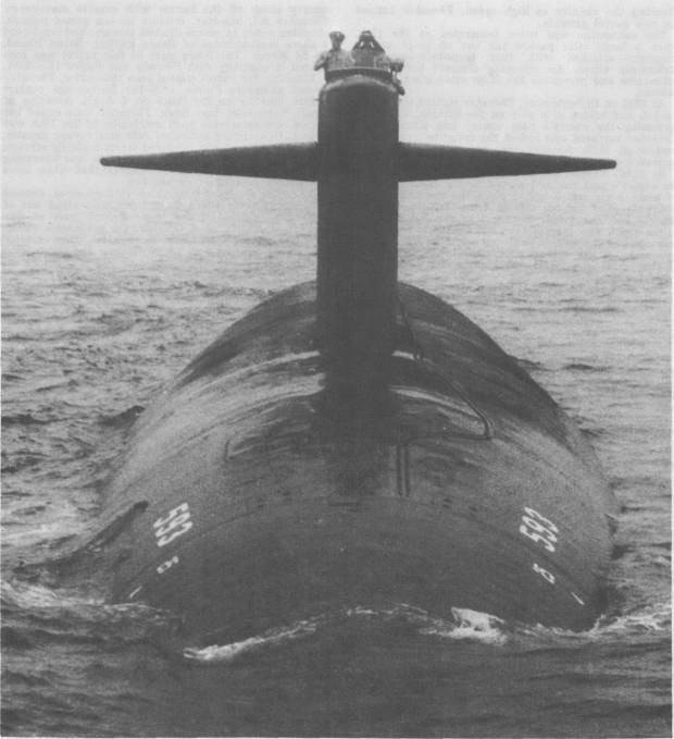A bow view of USS Thresher at sea.