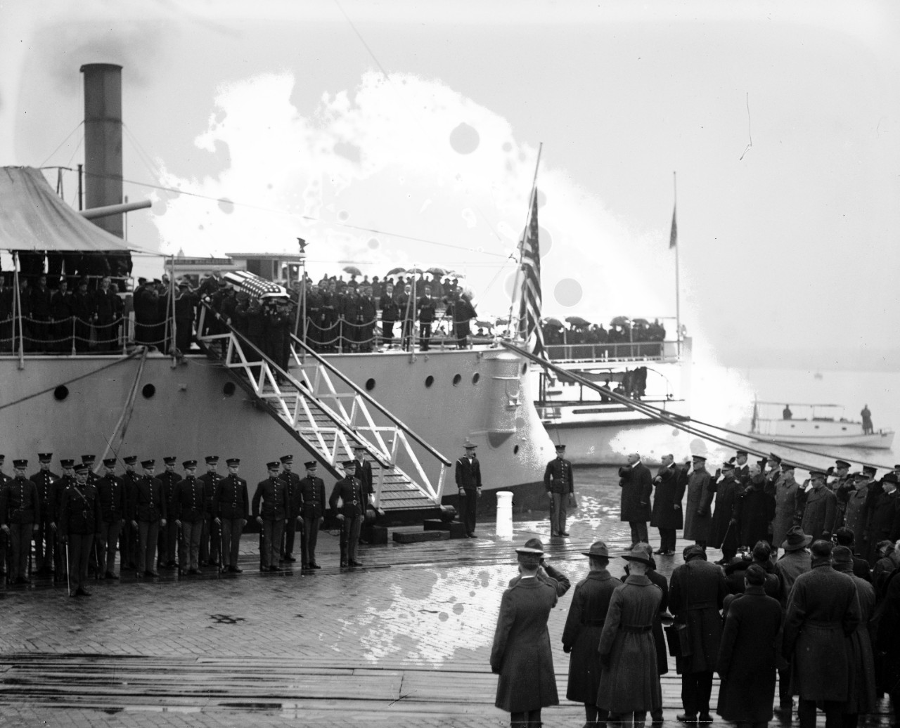 <p>LC-DIG-npcc-05392: USS Olympia (Cruiser #6), arrival of body of The Unknown Soldier, at the Washington Navy Yard, November 9, 1921.</p>