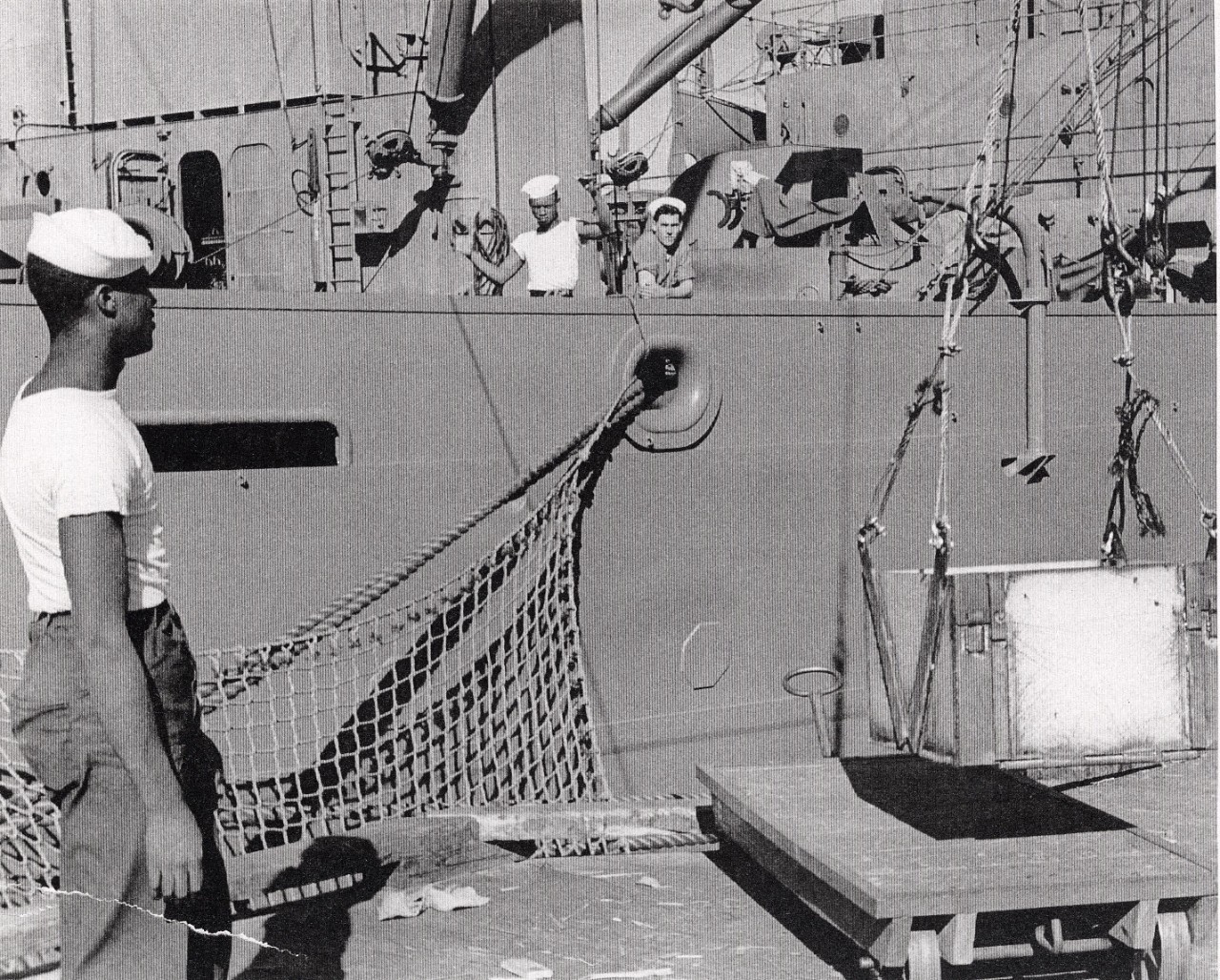 <p>Loading ordnance aboard ship at Port Chicago Naval Magazine, circa 1943/44.</p>
