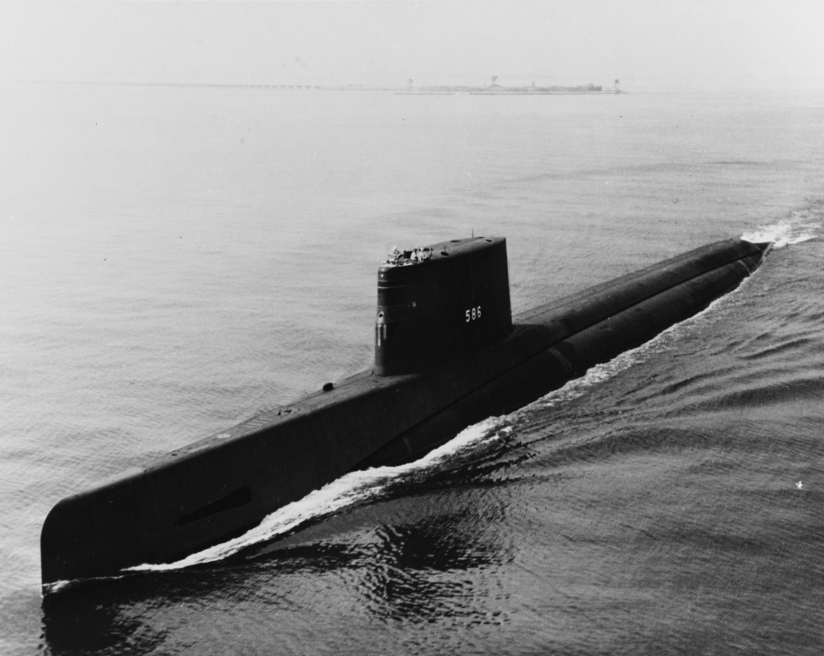 USS Triton (SSR[N]-586) underway 