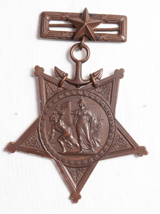 <p>Medal of Honor Obverse with anchor and ribbon bar</p>