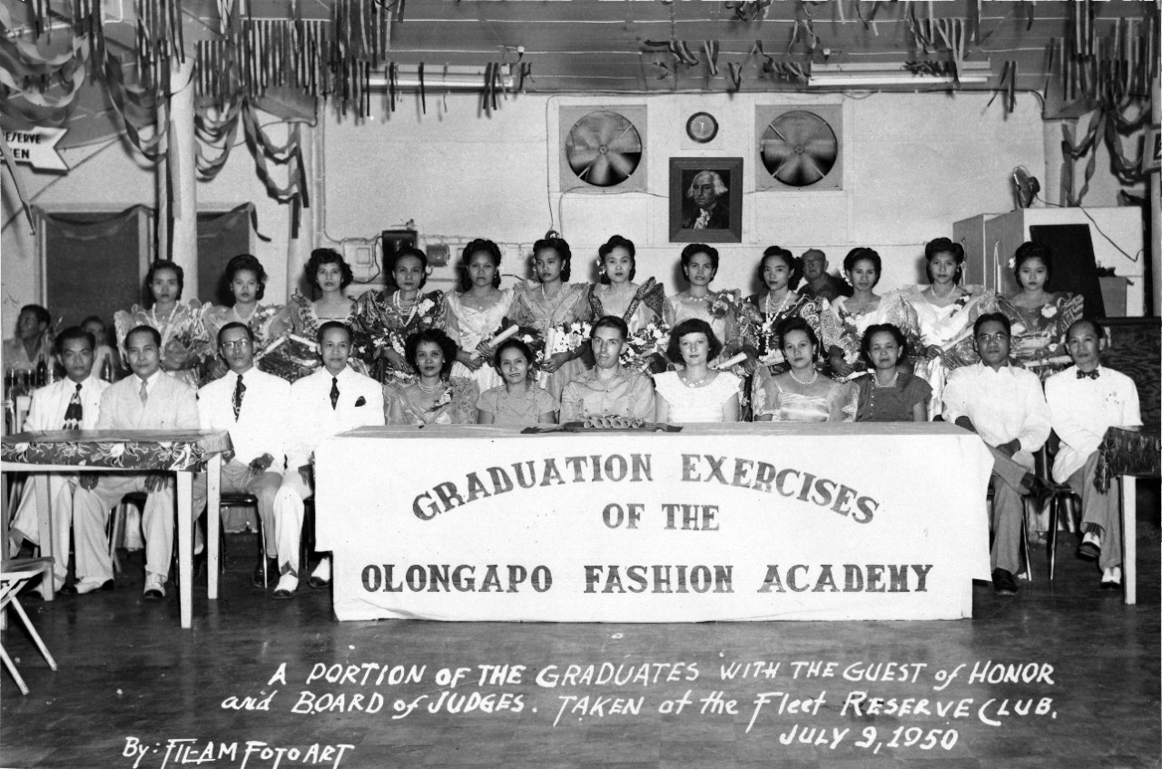 <p>2019.024.017 Graduates of Olongapo Fashion Academy</p>
