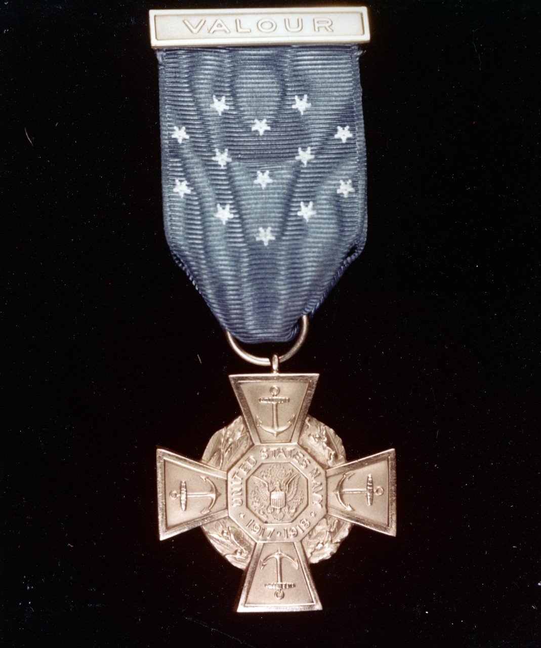 Photo #: 80-G-K-13534 World War I U.S. Navy Medal of Honor (&quot;Tiffany Cross&quot; pattern)