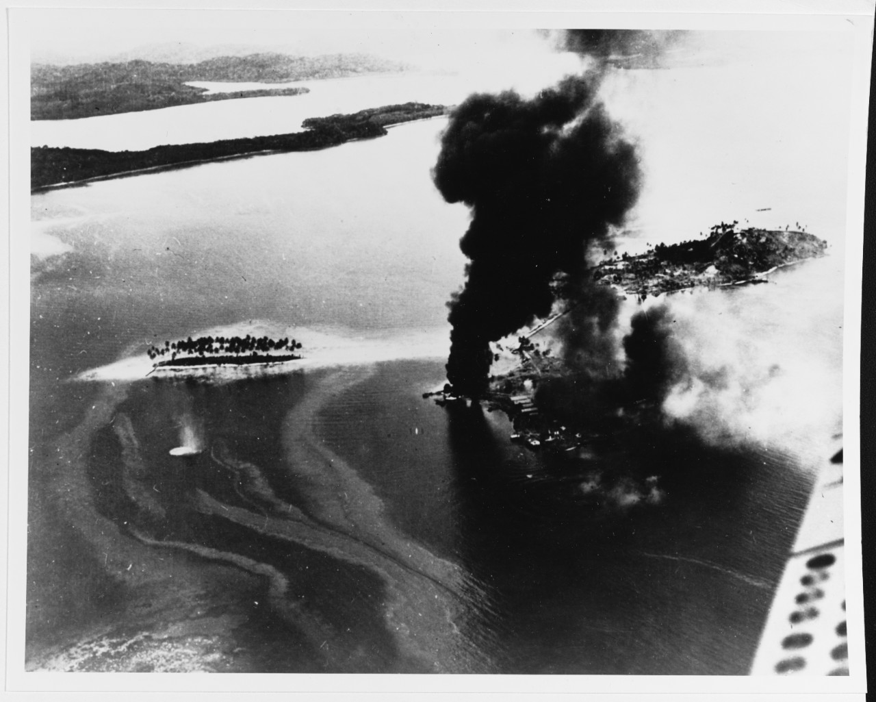 Photo #: 80-G-11899  Guadalcanal-Tulagi Landings, 7-9 August 1942