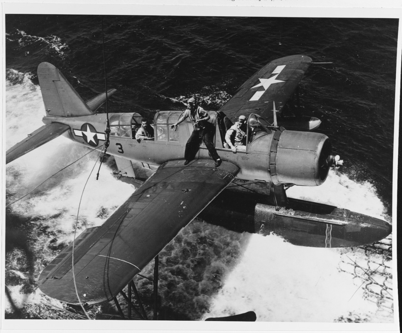 Photo #: 80-G-218123  Carrier Raids on Truk, 17-18 February 1944