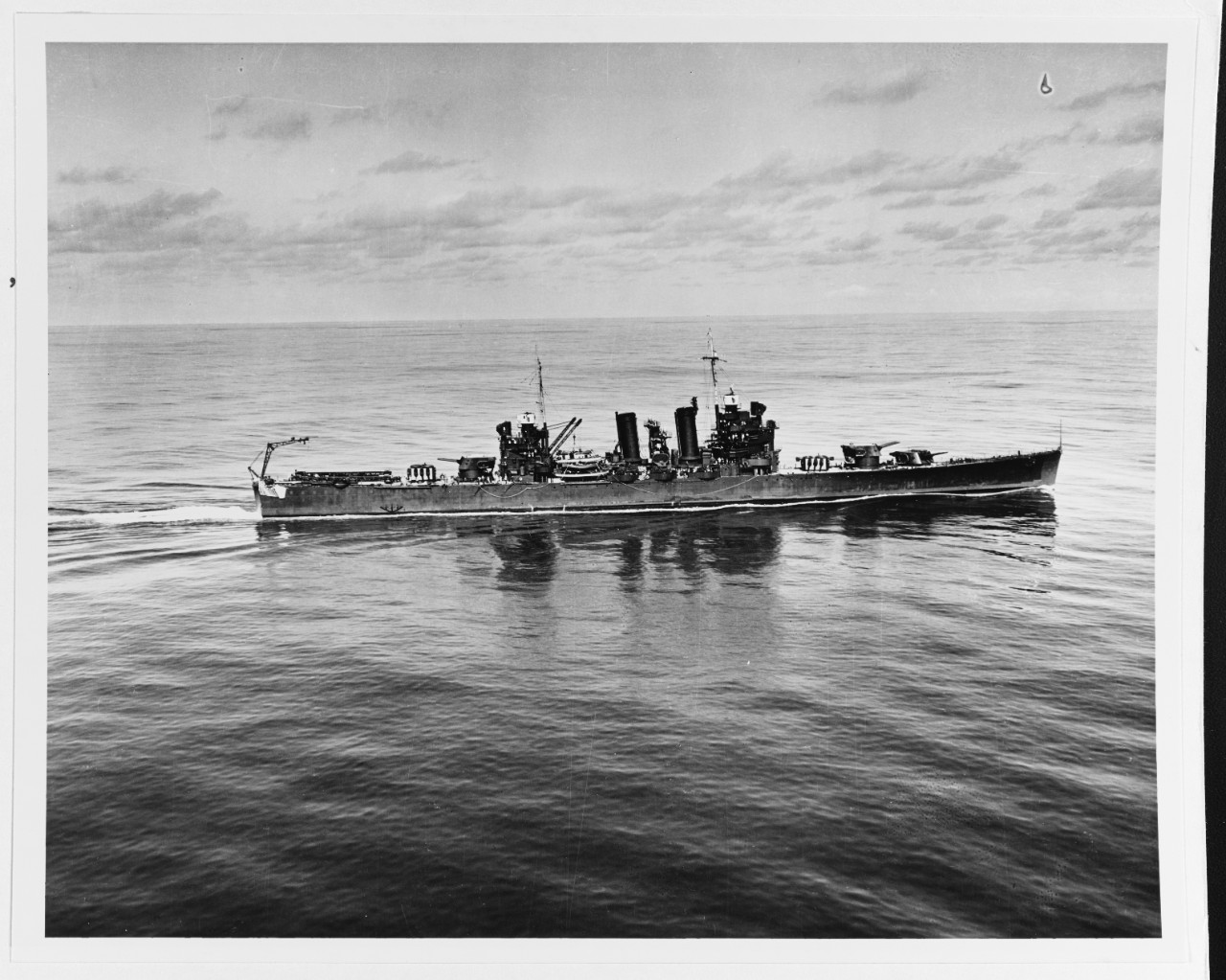 Photo #: 80-G-279383  USS Honolulu (CL-48)
