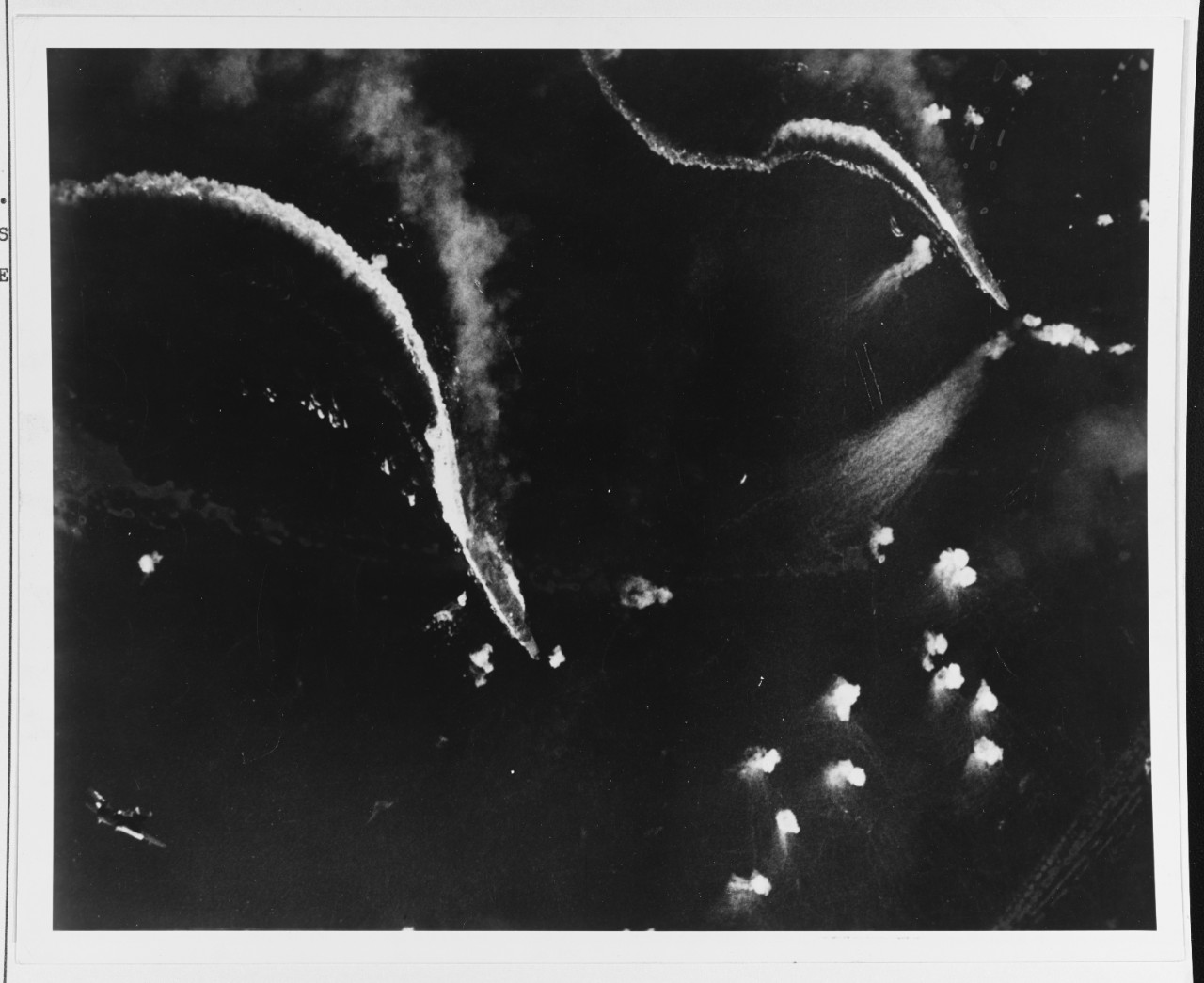 Photo #: 80-G-281767  Battle off Cape Engano, 25 October 1944