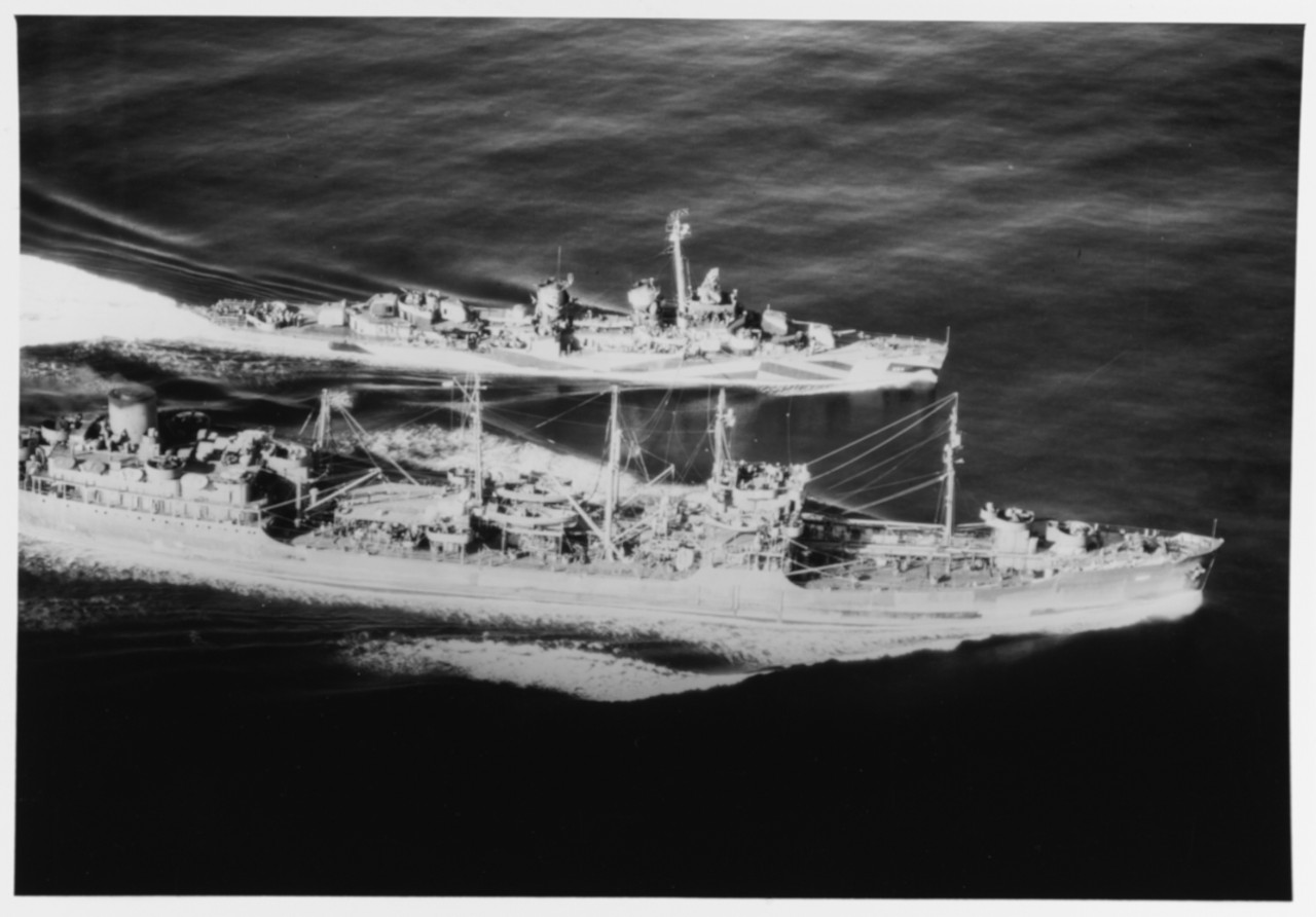 Photo #: 80-G-293946  USS Kaskaskia (AO-27) USS Hart (DD-594)
