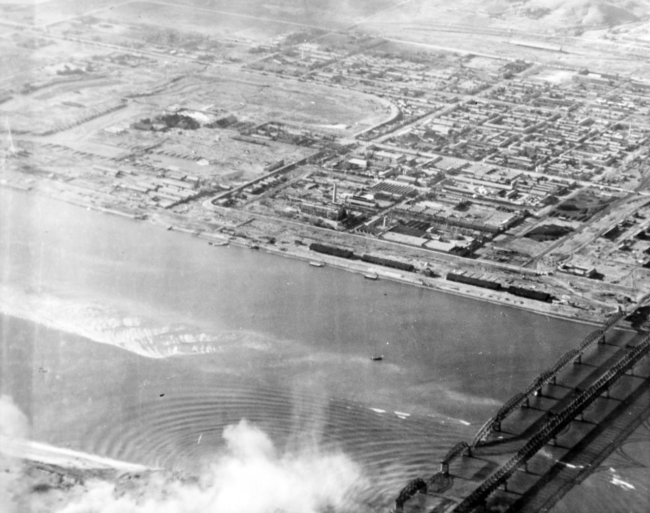 Photo #: 80-G-423492  Attacks on Yalu River Bridges, November 1950