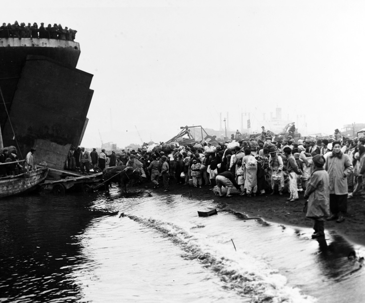 Photo #: 80-G-424096  Hungnam Evacuation, December 1950