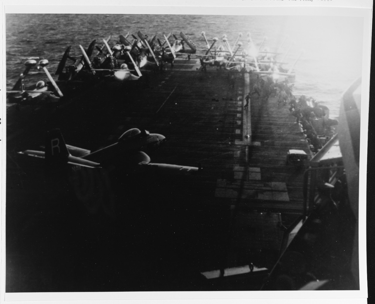Photo #: 80-G-433492  USS Essex (CV-9)