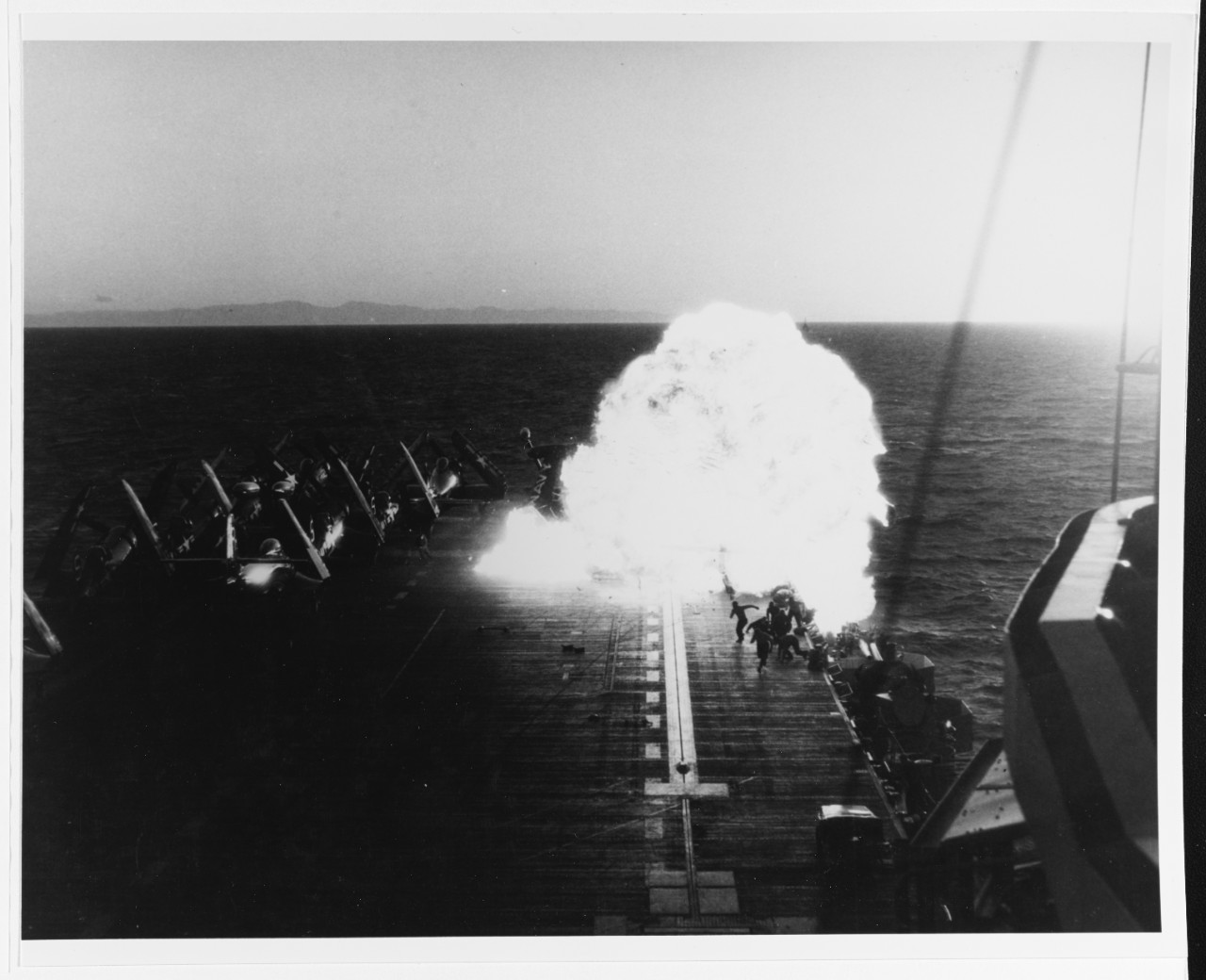 Photo #: 80-G-433494  USS Essex (CV-9)