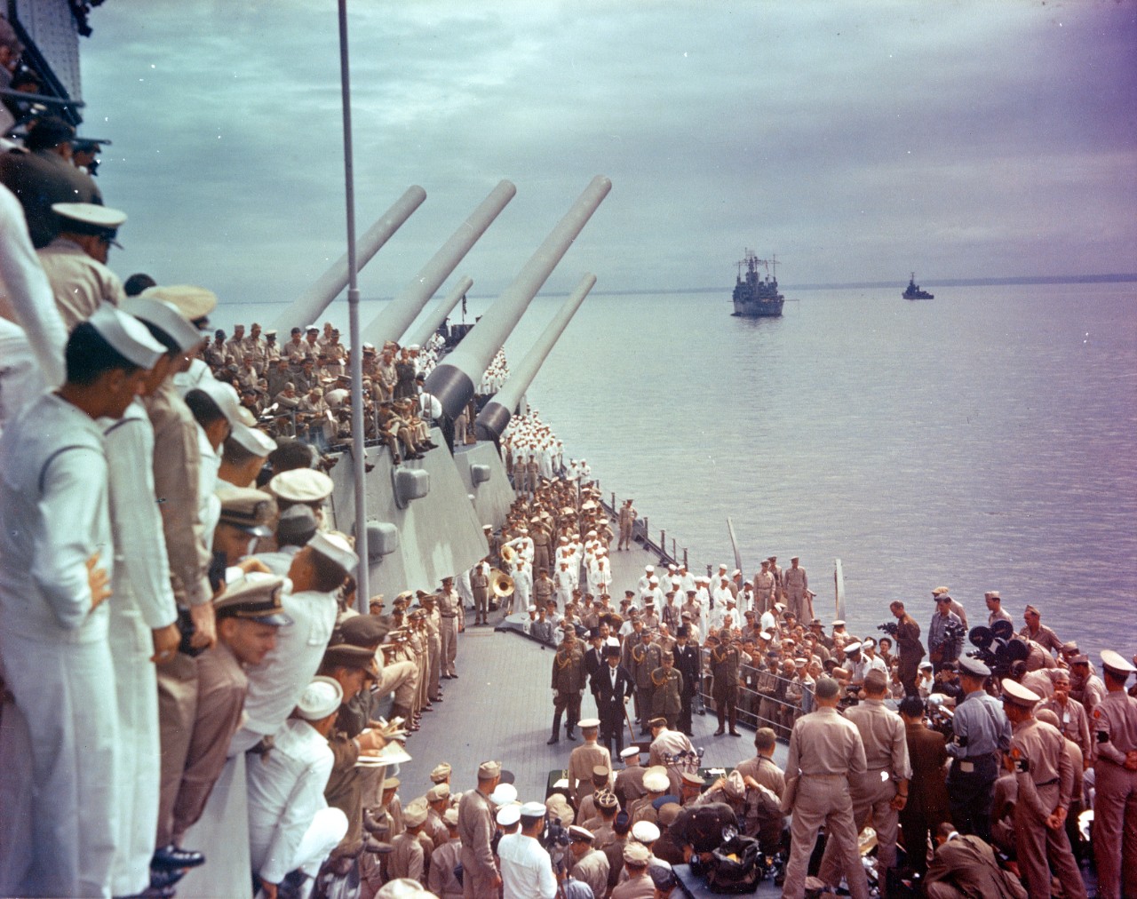 Photo #: USA C-1189 Surrender of Japan, Tokyo Bay, 2 September 1945