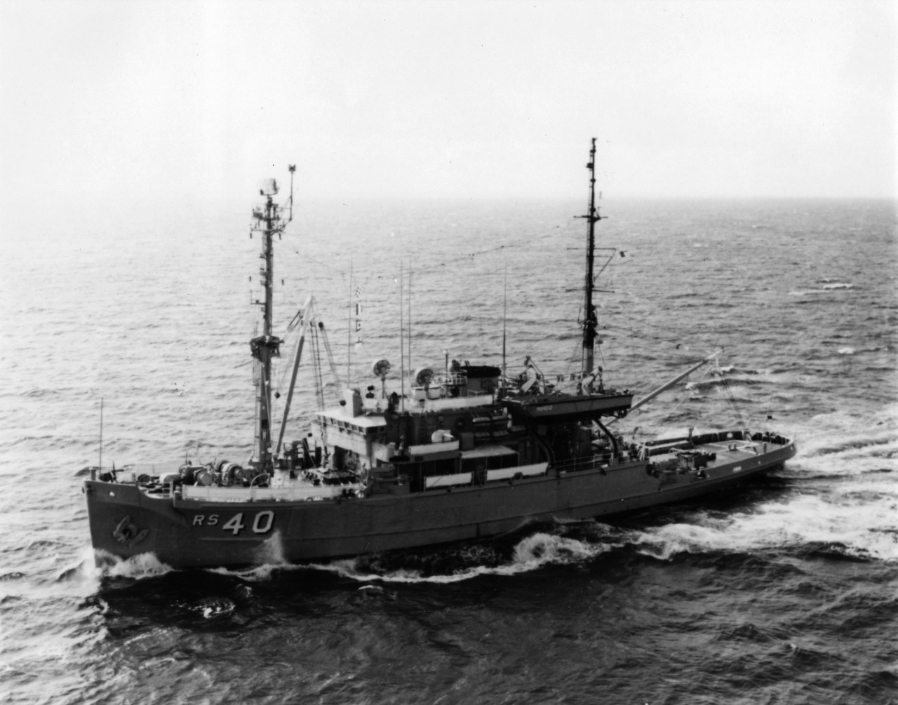 Salvage ship USS Hoist (ARS-40) underway in the Atlantic Ocean