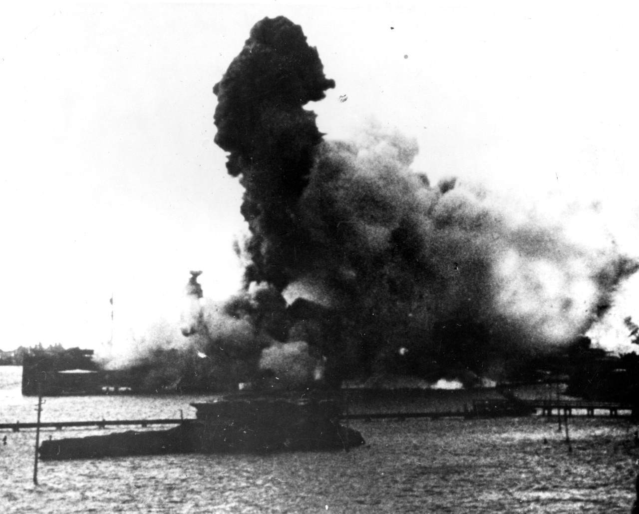 Photo #: 80-G-6683  Pearl Harbor Attack, 7 December 1941