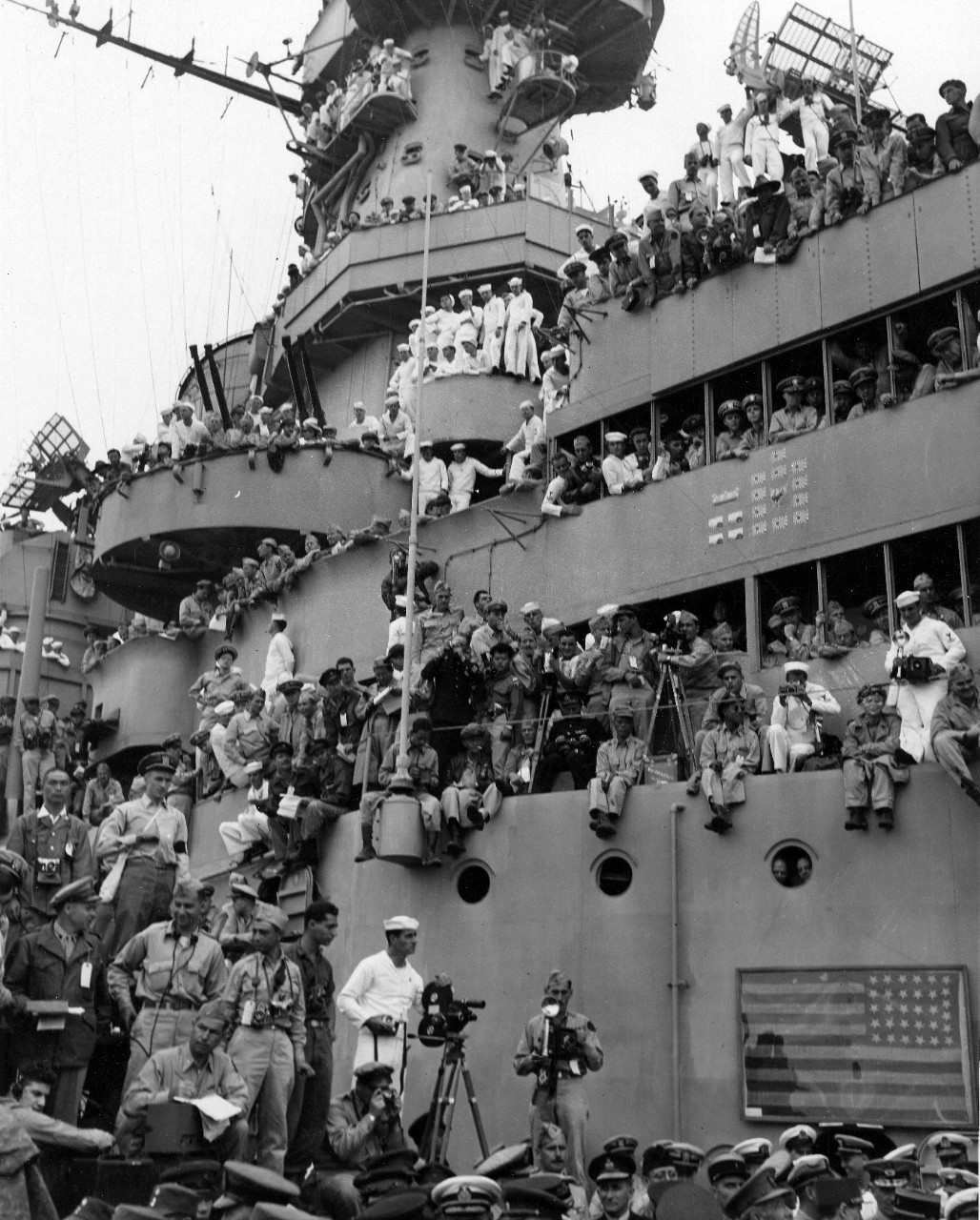 Photo #: SC 210644  Surrender of Japan, Tokyo Bay, 2 September 1945