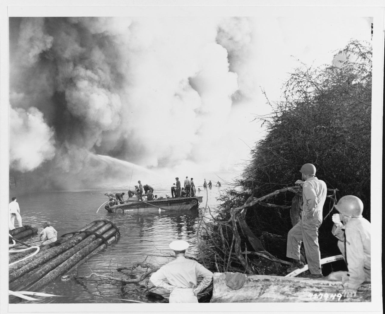 Photo #: SC 427949  Pearl Harbor LST Explosion, 21 May 1944