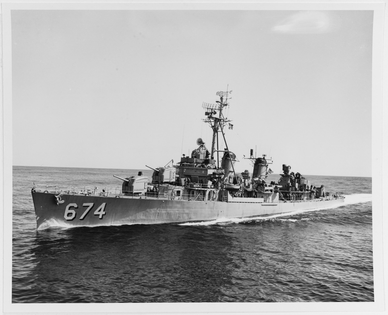 Photo #: USN 1046540  USS Hunt