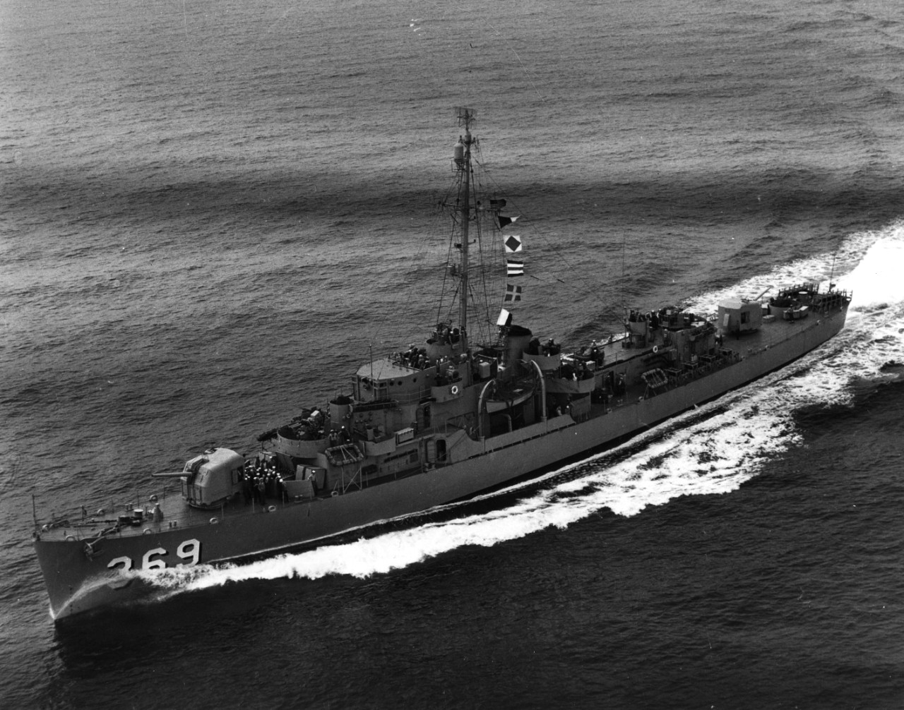 Aerial view of destroyer escort USS Thaddeus Parker (DE-369) underway