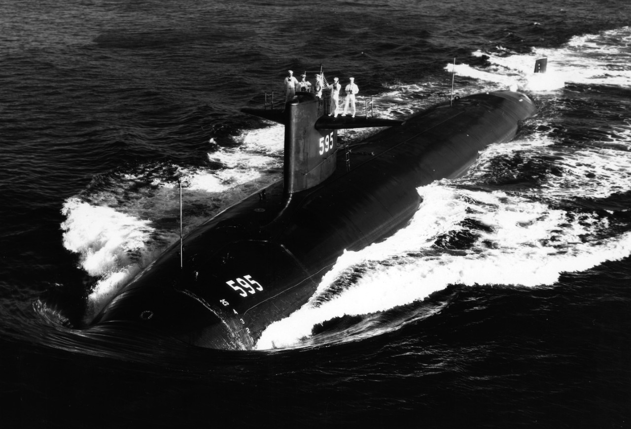 USS Plunger (SSN-595) underway off the coast of Oahu, Hawaii