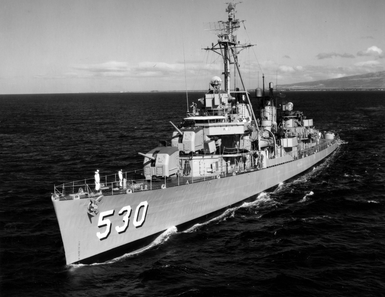 <p>Port view of the USS Trathen (DD-530) underway off the coast of Oahu, Hawaii. July 17, 1963.</p>
