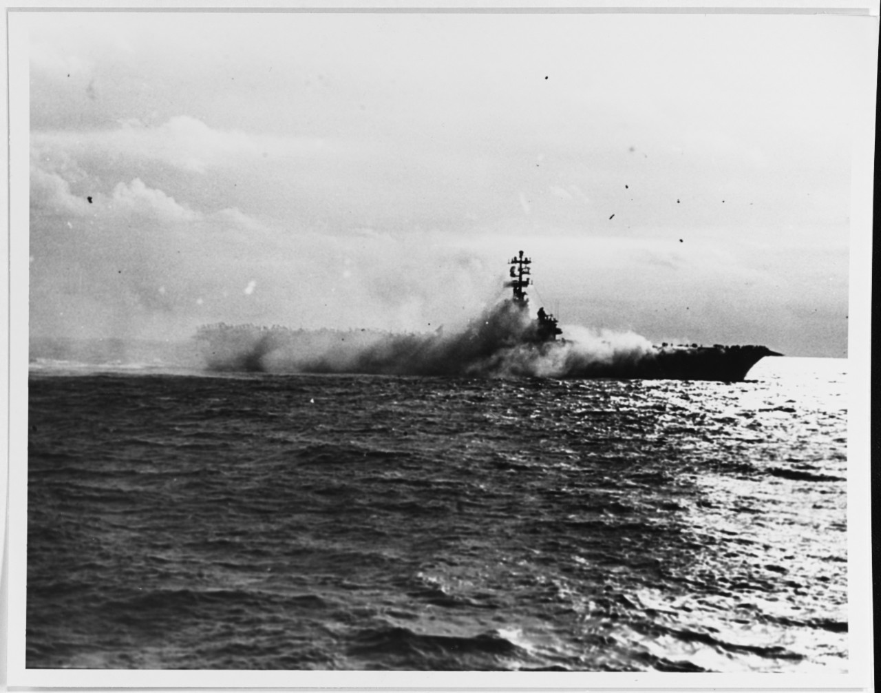 Photo #: USN 1121718  USS Oriskany (CVA-34) Fire, 26 October 1966