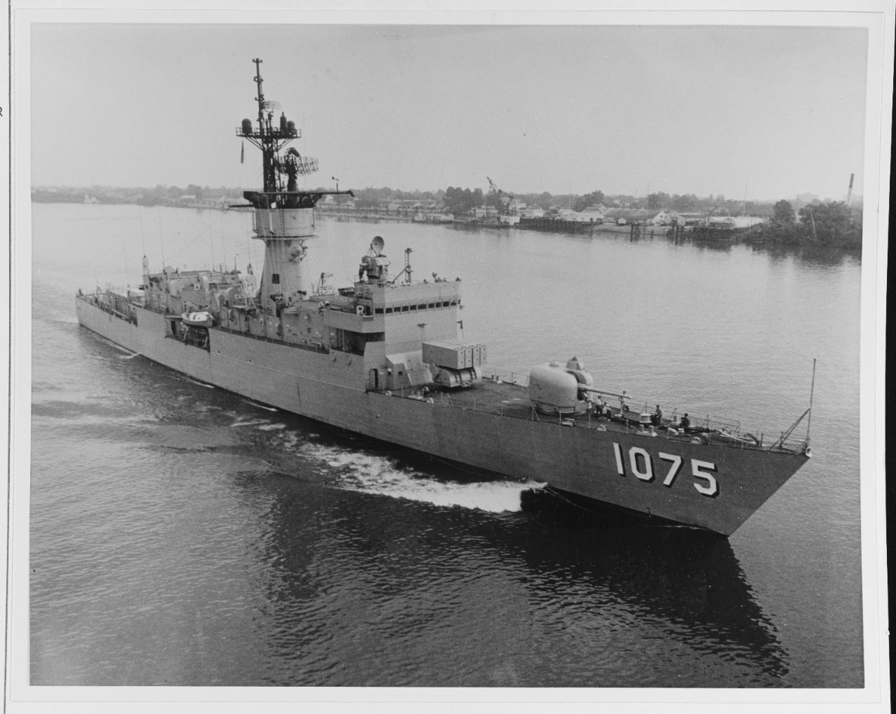 Photo #: USN 1146287  USS Trippe