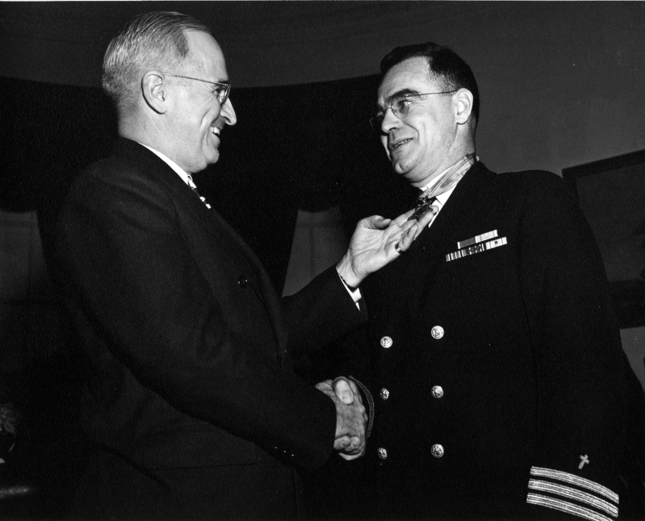 <p>USN 701804 Chaplain J.T. O'Callahan receiving the Congressional Medal of Honor</p>
