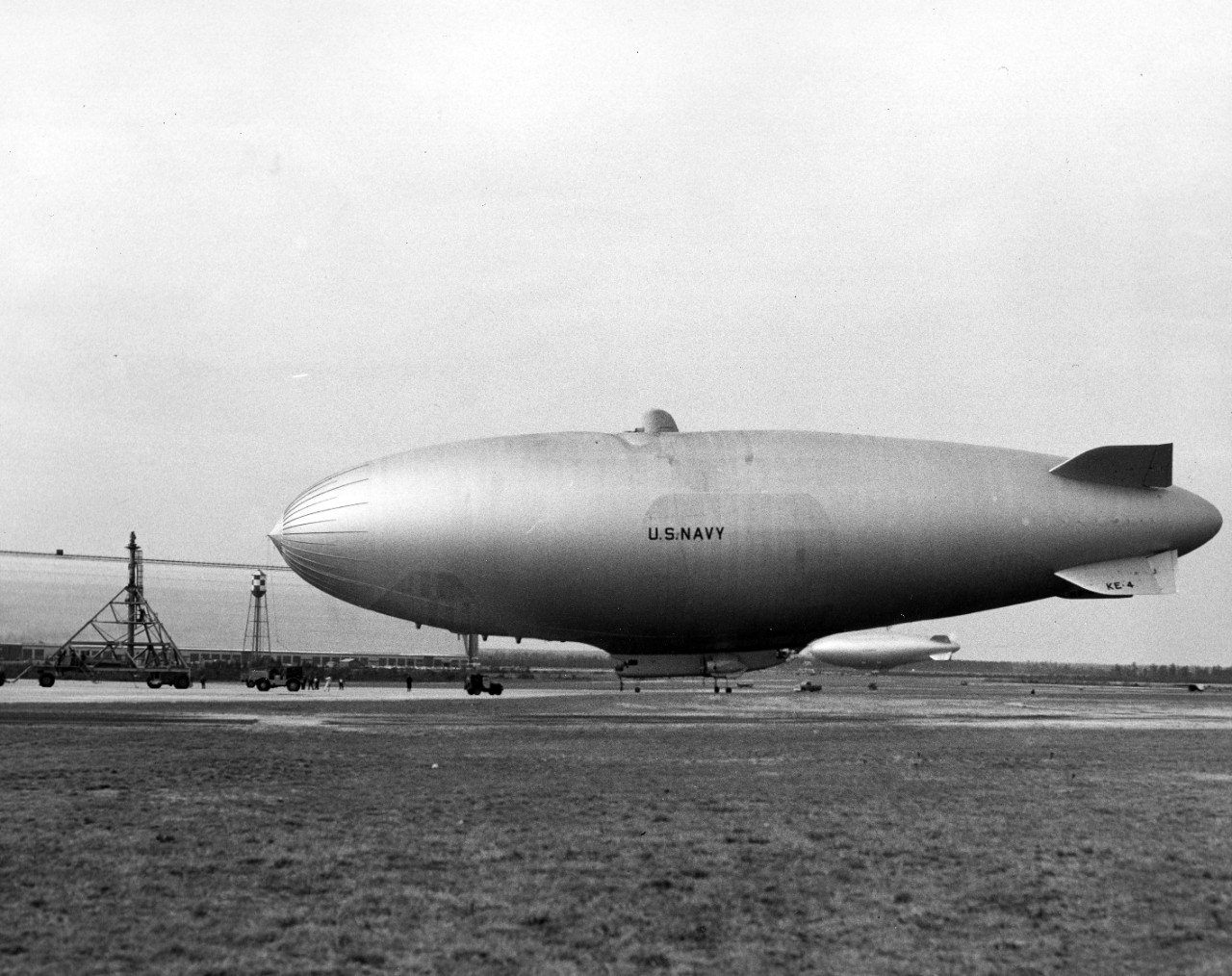 <p>World’s largest airship the US Navy’s “Reliance” backs from its mooring prior to take-off from the world’s only military operational lighter-than-air base, Naval Air Station Lakehurst, New Jersey, circa 1960.</p>
