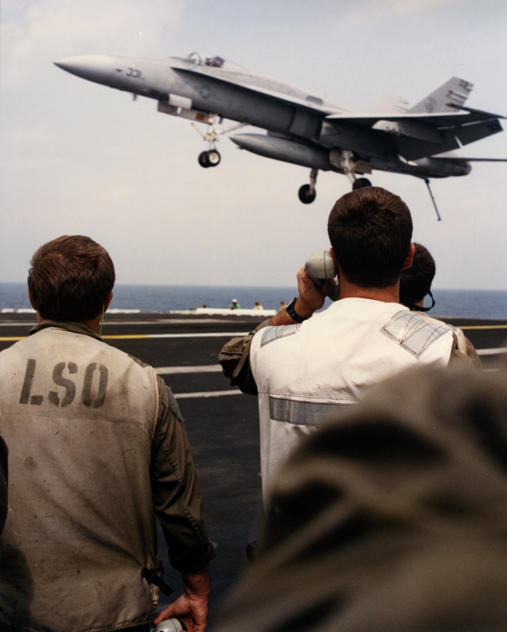 <p>LSO watch an F/A-18C Hornet aircraft of VFA-106 about to land onboard USS GEORGE WASHINGTON (CVN-73)</p>