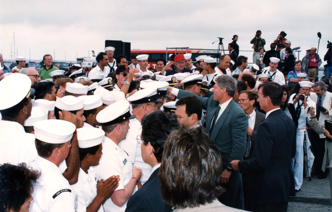 <p>DN-SC-93-05889 President Clinton at NAS Alameda</p><div style="left: -10000px; top: 0px; width: 9000px; height: 16px; overflow: hidden; position: absolute;"><div>&nbsp;</div></div>