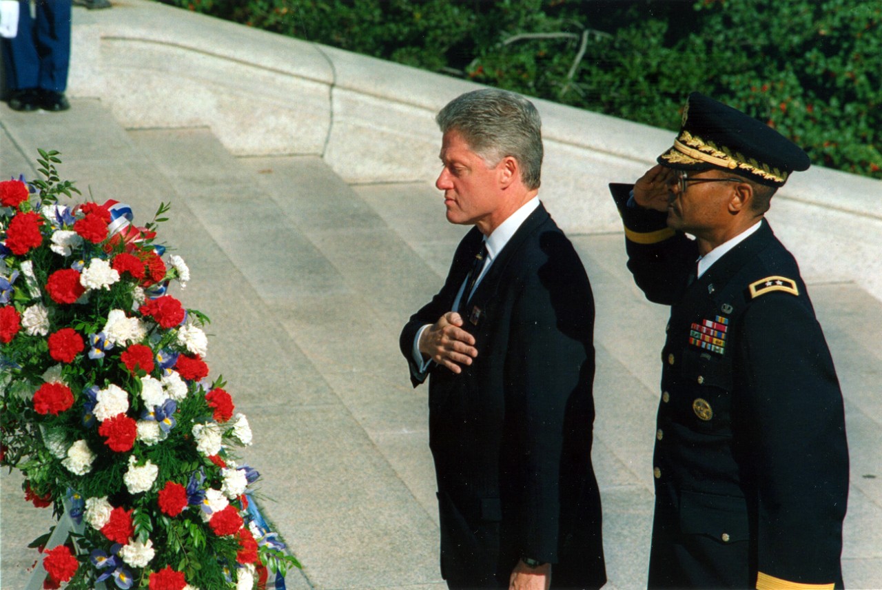<p>L38-16.08.02 President Clinton at Arlington National Cemetery</p><div style="left: -10000px; top: 0px; width: 9000px; height: 16px; overflow: hidden; position: absolute;"><div>&nbsp;</div></div>