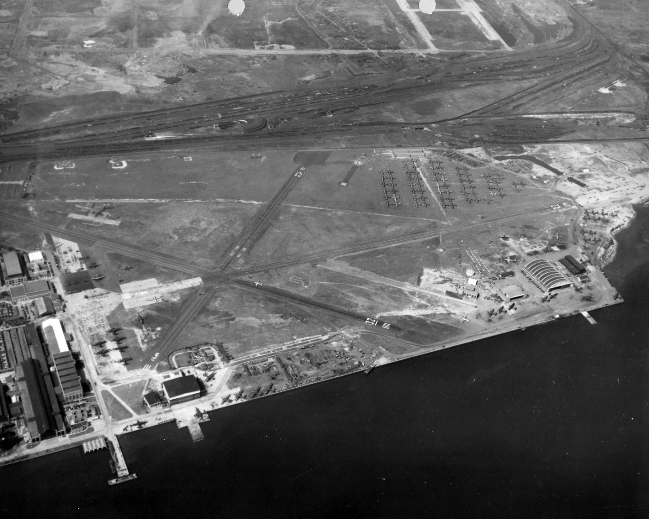 <p>Aerial view of the the Philadelphia&nbsp;Naval Ship&nbsp;Yard&nbsp;, April 26, 1949.</p>

