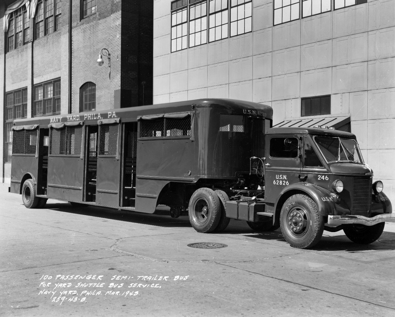 <p>Philadelphia Naval Shipyard passenger shuttle bus, March 1943.</p>