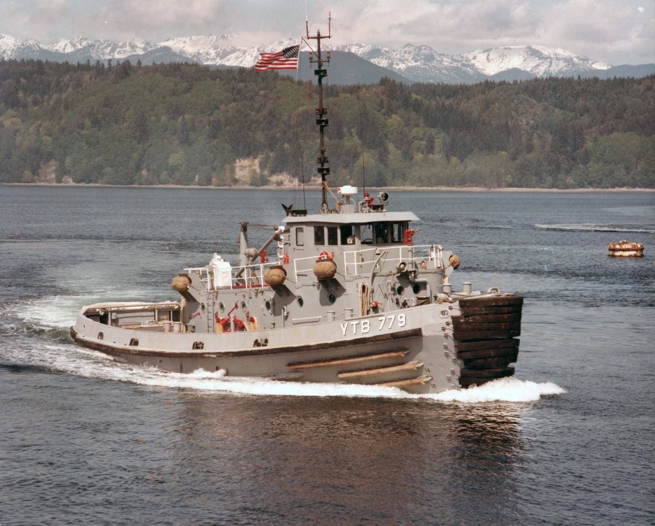 USS Manhattan (YTB-779) underway in Puget Sound
